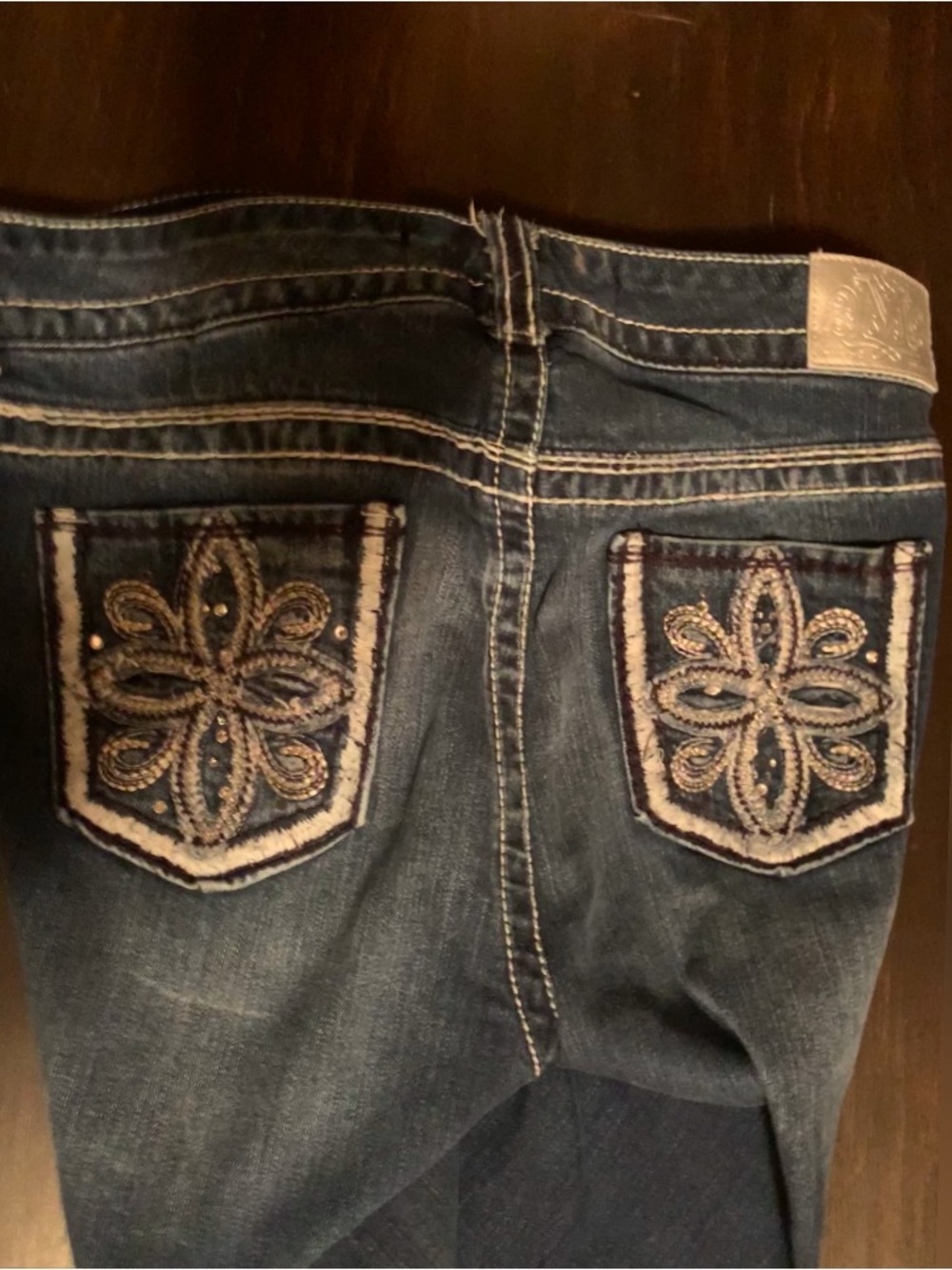 Embroidered Back-Pocket Women’s Jeans